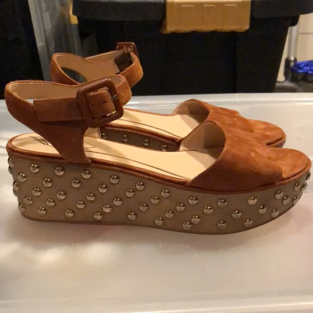 Brian Atwood gorgeous suede tan brown cognac platform sandals heels 10 studded - Picture 3 of 7